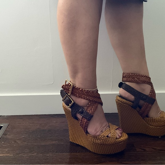 Authentic Burberry Porsum Wedge - Picture 4 of 4